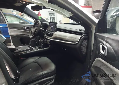 2024 Jeep Compass Latitude 4X4 z USA, uszkodzony, nr VIN 3C4NJDBN8RT113889